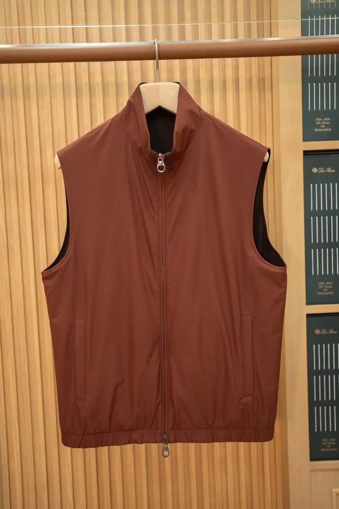 جاكيت "بومبر" الفاخر ثنائي الوجه من لورو بيانا (Loro Piana Reversible Bomber Vest)