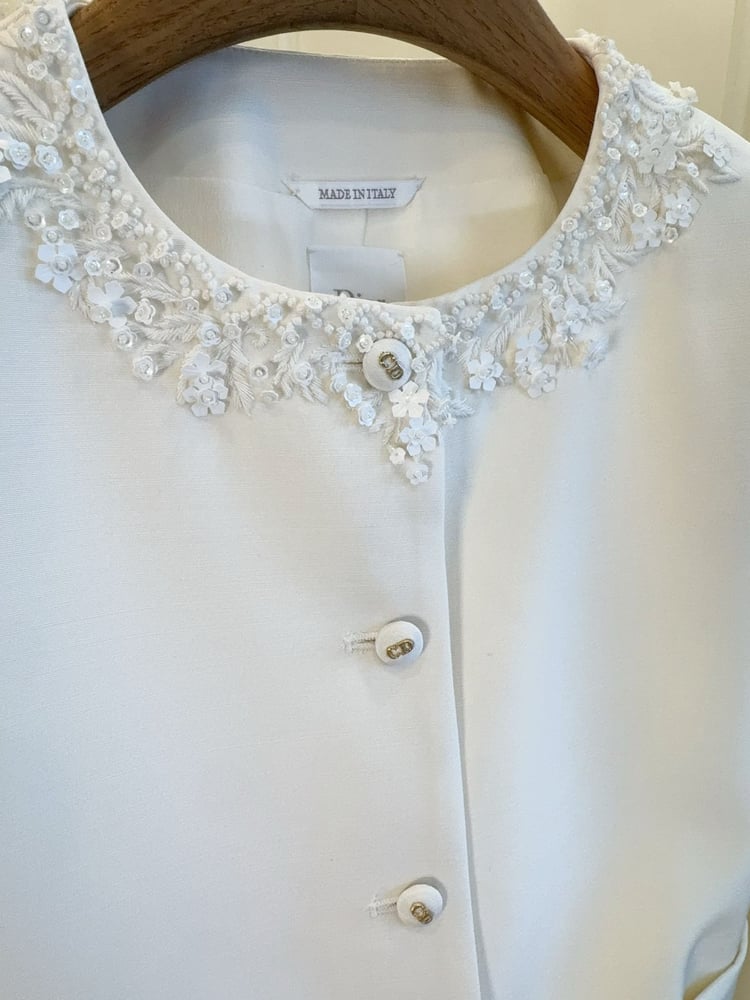 سترة ديور البيضاء المطرزة (Dior White Embellished Jacket)