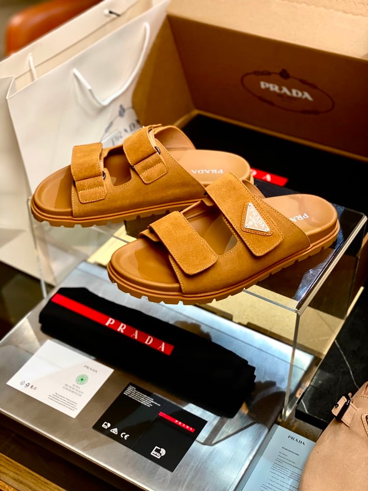 صندل / شبشب رجالي فاخر "برادا" (Prada)