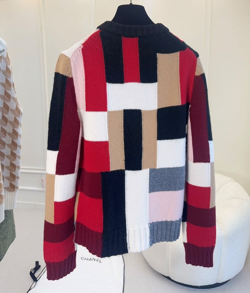 جاكيت شانيل النسائي المحبوك بتصميم مرقع ملون (Chanel Patchwork Knit Cardigan)