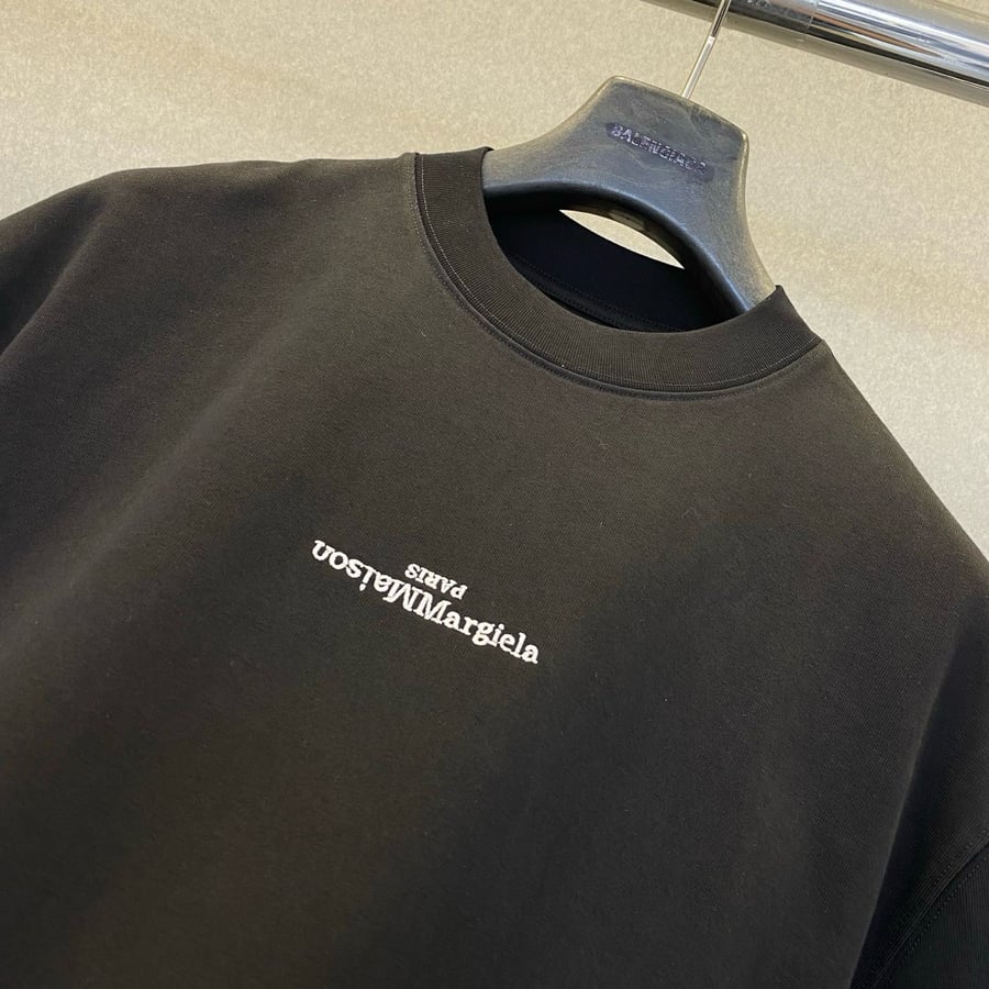 تيشيرت "ميسون مارجيلا" الفاخر (Maison Margiela)