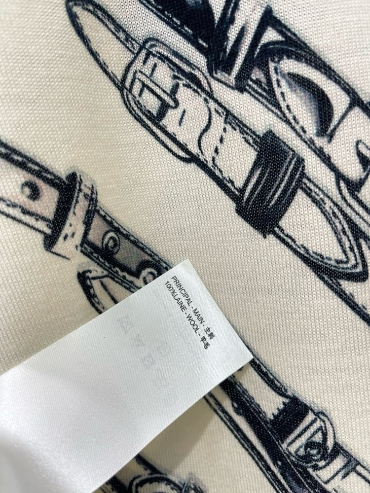 تيشيرت "لويس فيتون" المحبوك بطبعة الأحزمة (Louis Vuitton Belt Print Knit T-Shirt)