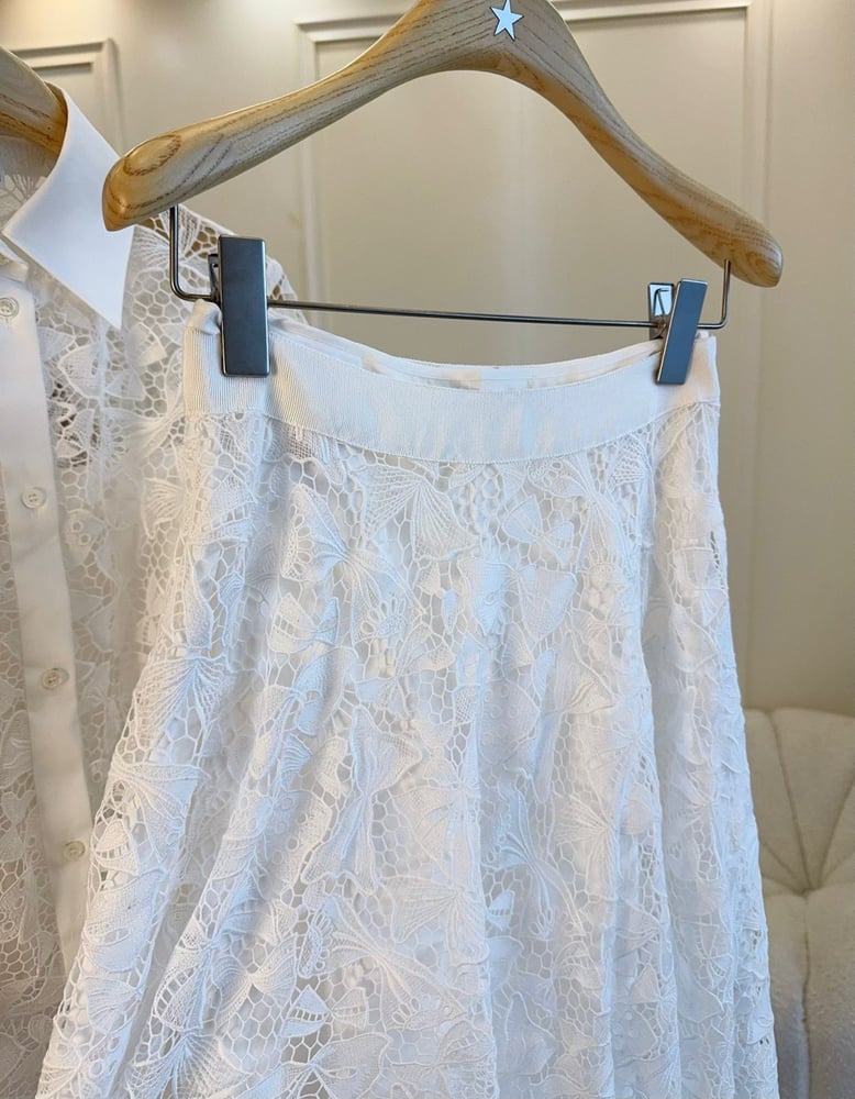 طقم ديور الدانتيل الأبيض الفاخر (Dior White Lace Set)