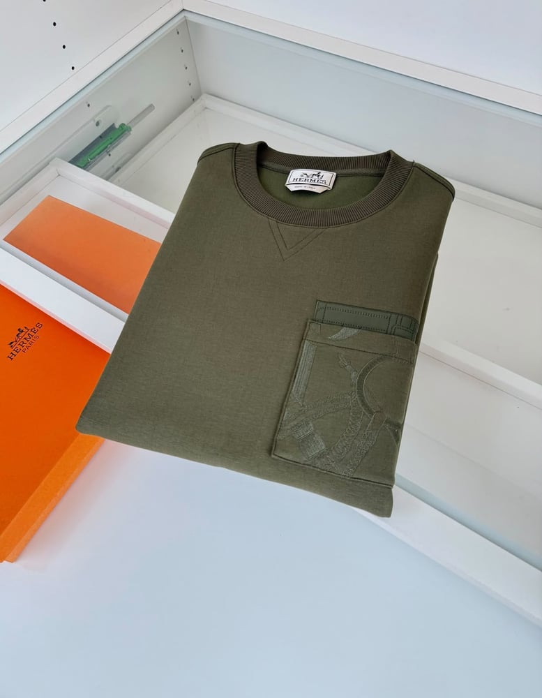 سويت شيرت هيرميس الفاخر بجيب الجاكار (Hermes Jacquard Pocket Sweatshirt)