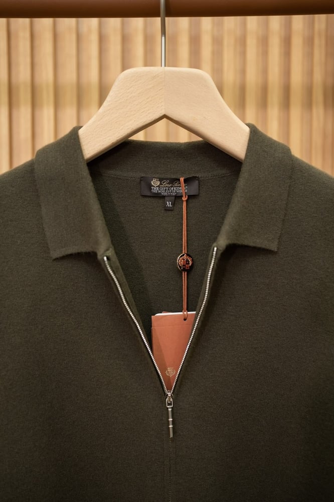 طقم تريكو فاخر بسحاب وياقة بولو من لورو بيانا (Loro Piana Full-Zip Polo Knit Tracksuit)