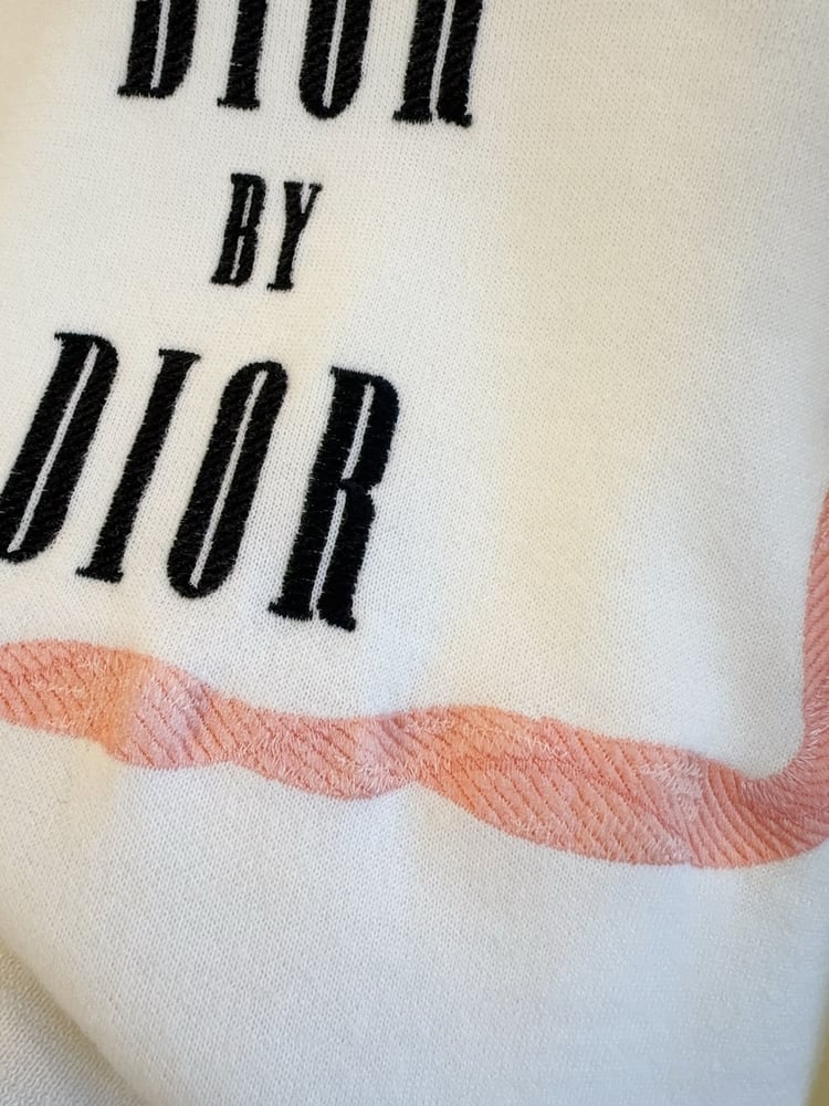 ابلوفر" أبيض انيق من Dior