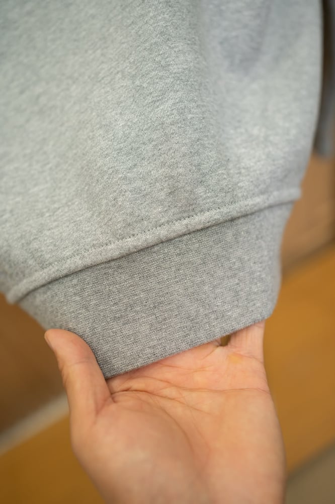 سويتشيرت رجالي فاخر بتصميم فني من هيرميس (Hermès Graphic Appliqué Sweatshirt)