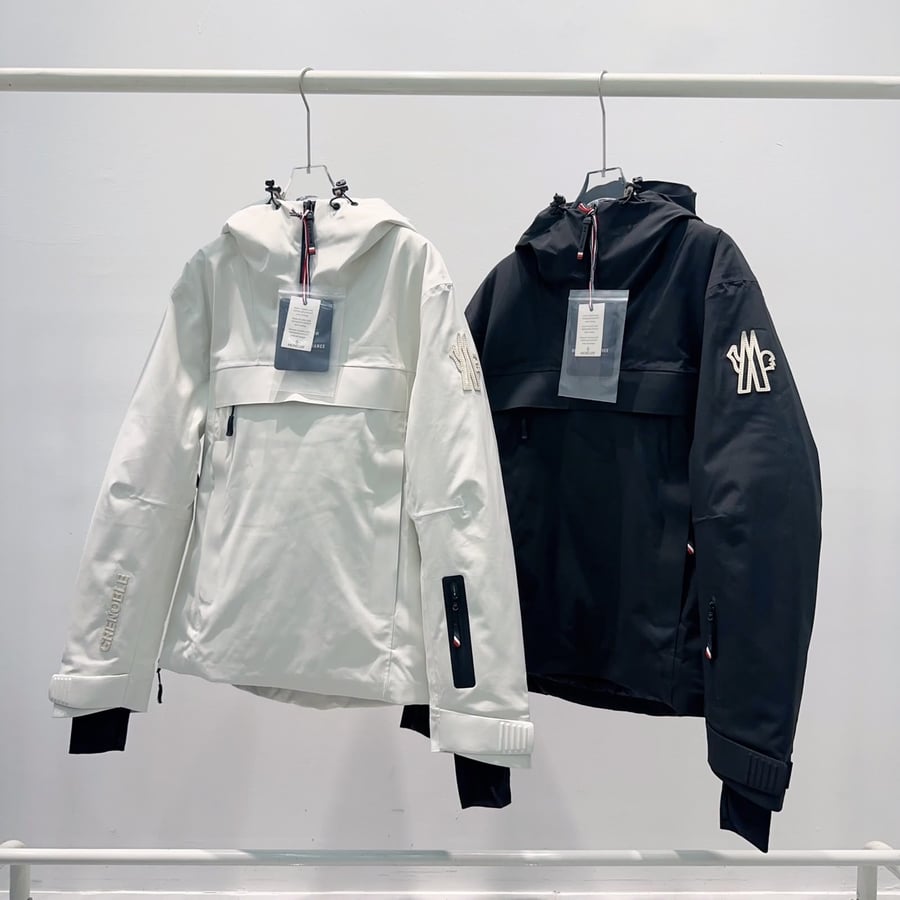 طقم التزلج الشتوي الفاخر من مونكلر غرونوبل (Moncler Grenoble Ski Jacket & Pants Set)