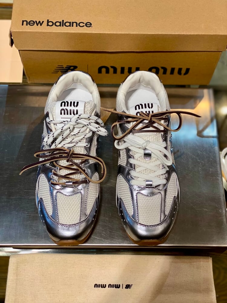 حذاء نيو بالانس x ميو ميو (New Balance x Miu Miu 530) الرياضي الفاخر - الإصدار الثاني