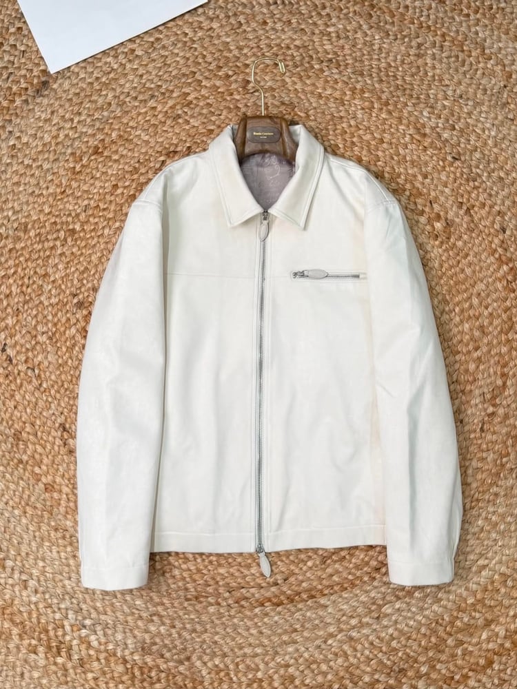 جاكيت جلد / شمواه رجالي فاخر من "برلوتي" (Berluti) باللون الأبيض الأنيق (Off-White Suede Jacket)