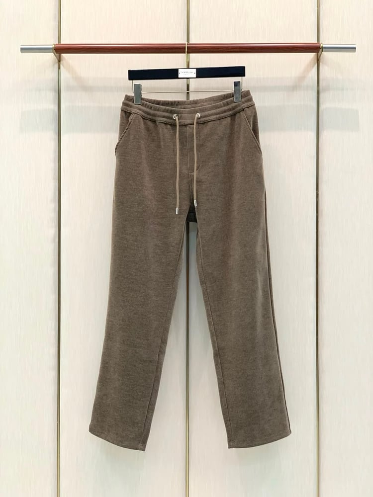 طقم رياضي / جاكيت وبنطلون رجالي فاخر من "برادا" (Prada) باللون البني المخملي المضلع (Corduroy)