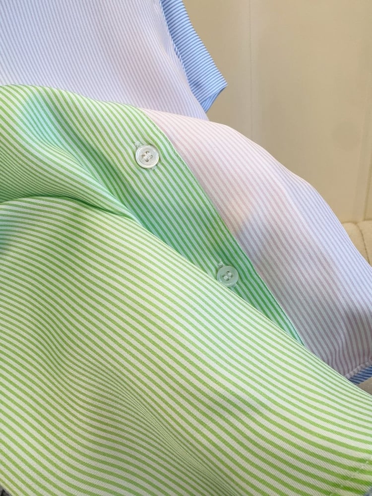 قميص ديور Dior  الحريري المقلم بألوان الباستيل المتعددة