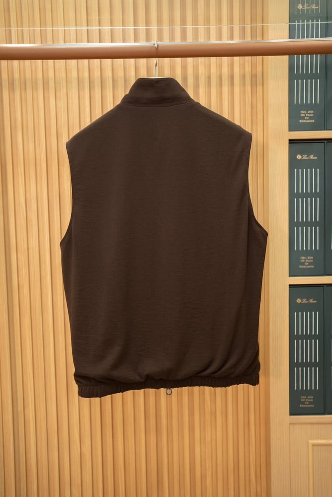 جاكيت "بومبر" الفاخر ثنائي الوجه من لورو بيانا (Loro Piana Reversible Bomber Vest)