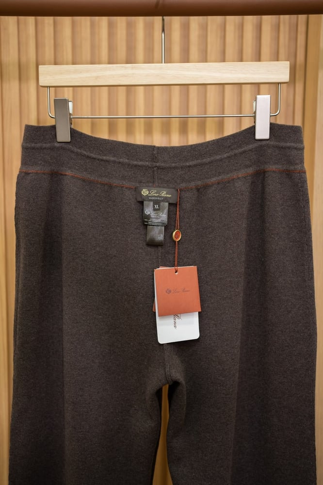 طقم هودي بسحاب وبنطلون فاخر من لورو بيانا (Loro Piana Wool Zip-Up Tracksuit)