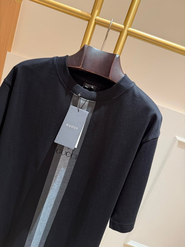 تيشرت رجالي فاخر بتصميم جوتشي (Gucci)
