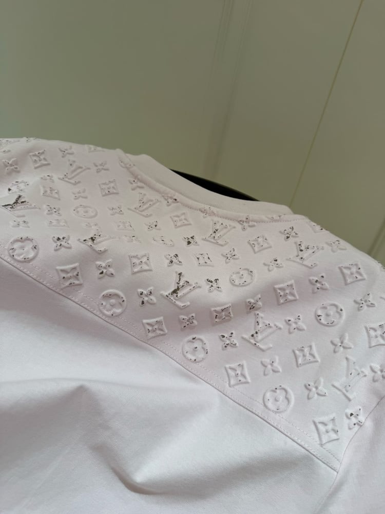 تيشيرت فاخر للرجال من لوي فيتون (Louis Vuitton T-Shirt)