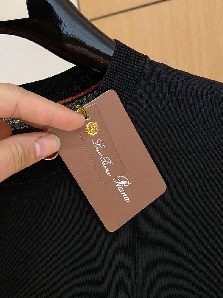 تيشيرت "لورو بيانا" (Loro Piana) المحبوك