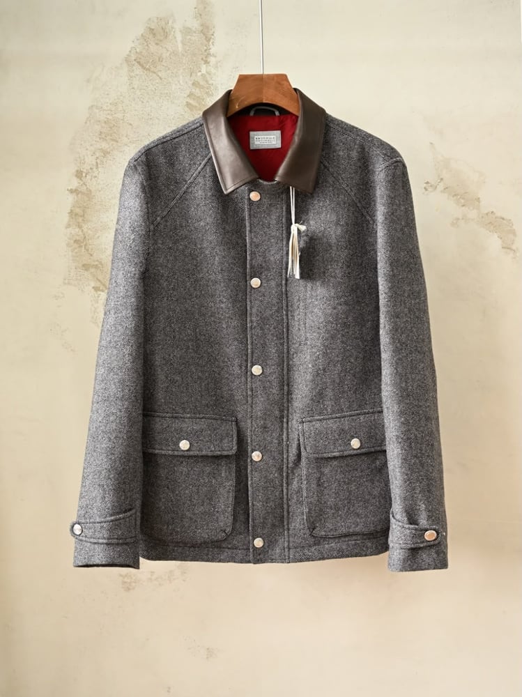 جاكيت برونيلو كوتشينيلي الرجالي الفاخر من الصوف بياقة جلدية (Brunello Cucinelli Wool Field Jacket with Leather Collar)