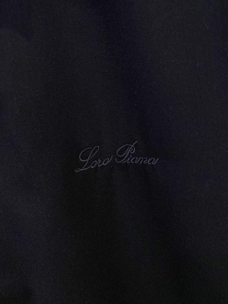 قميص "لورو بيانا" (Loro Piana)