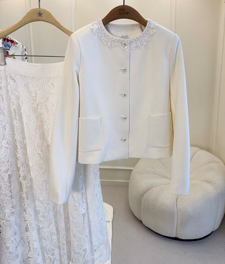 سترة ديور البيضاء المطرزة (Dior White Embellished Jacket)