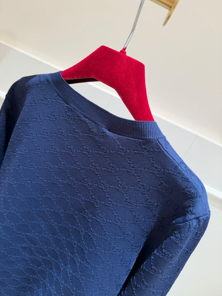 كارديجان جوتشي النسائي المحبوك بنقشة الشعار الأيقوني (Gucci Monogram Knit Cardigan)