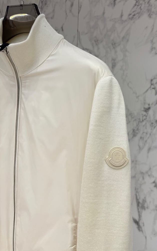 جاكيت رجالي فاخر بتصميم هجين من مونكلير (Moncler)