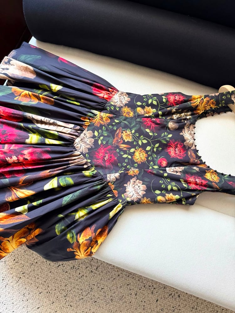 فستان "أغوا بينديتا" القصير بنقشة الزهور الباروكية (Agua Bendita Floral Baroque Mini Dress)