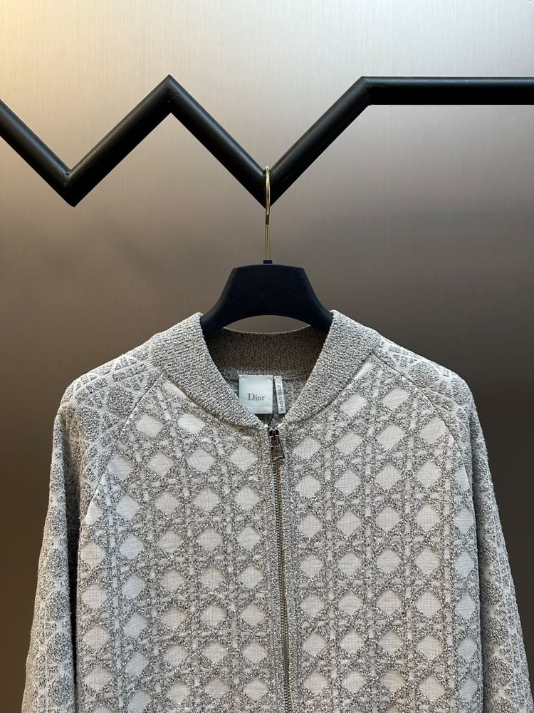 جاكيت ديور التريكو المتبطن الفاخر (Dior Cannage Knit Bomber Jacket)