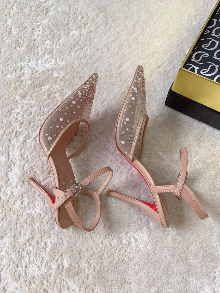 حذاء كريستيان لوبوتان (Christian Louboutin) الكعب العالي المرصع