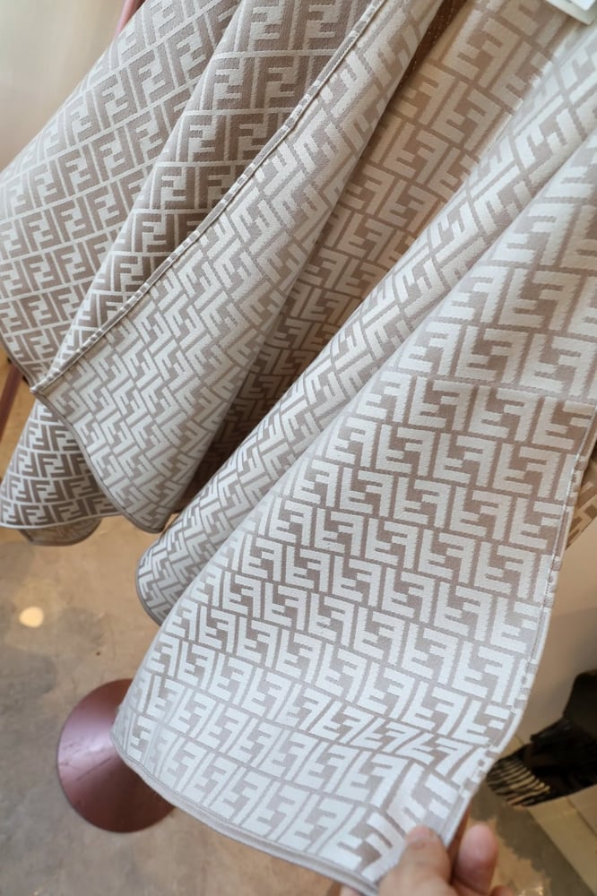 شال / بونشو فندي النسائي بنقشة شعار FF الأيقوني (Fendi FF Monogram Wool & Silk Poncho / Shawl)