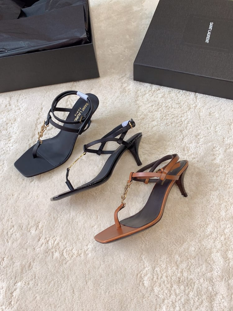 صندل "سان لوران" المزين بشعار YSL (Saint Laurent YSL Logo Thong Sandals)