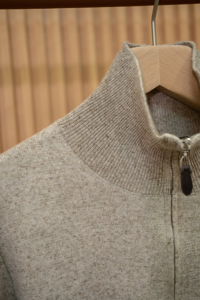 طقم فاخر من لورو بيانا (Loro Piana) - سويتشيرت بنصف سحاب مع بنطال متناسق