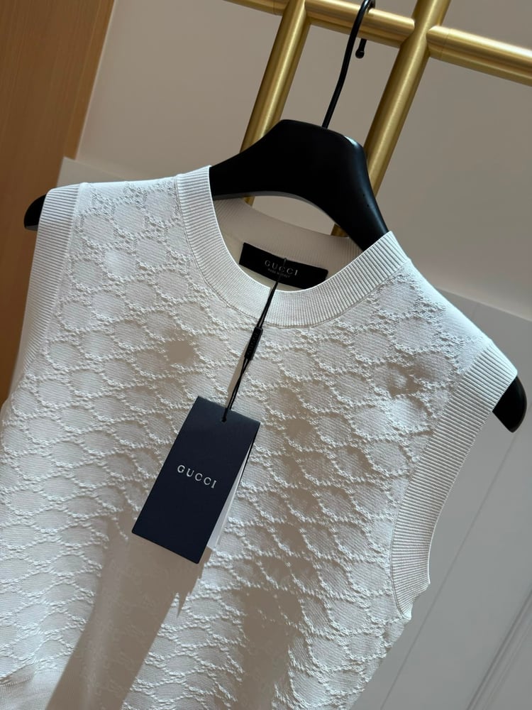 توب / بلوزة بدون أكمام "غوتشي" (Gucci) الفاخرة