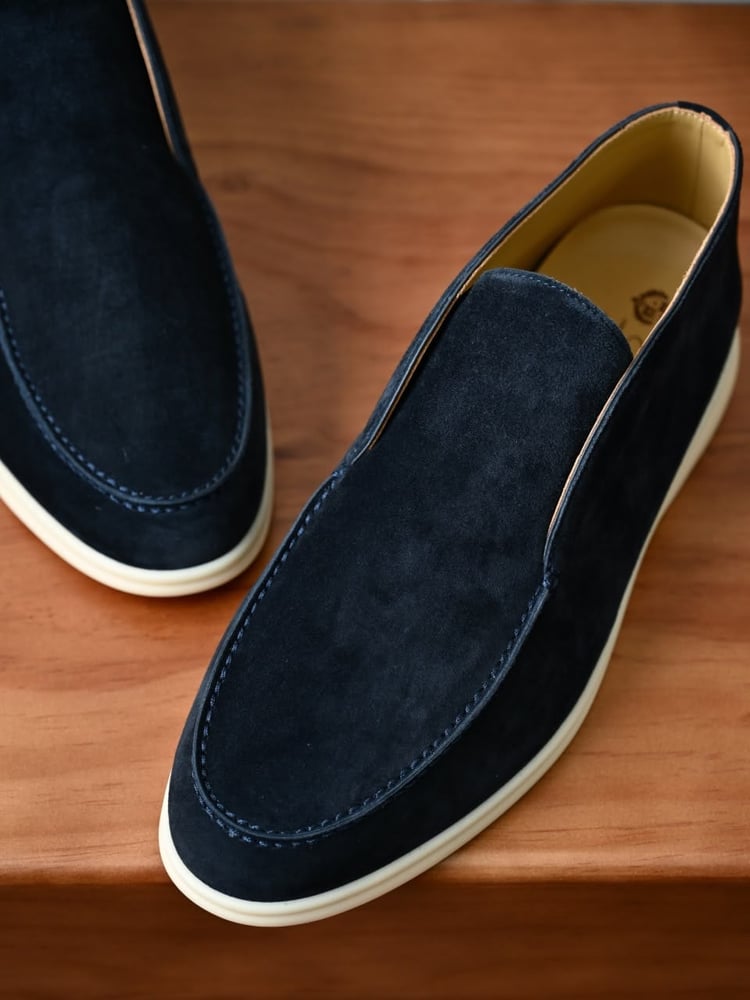 حذاء لورو بيانا الرجالي الشمواه الأيقوني (Loro Piana Open Walk Suede Shoes)