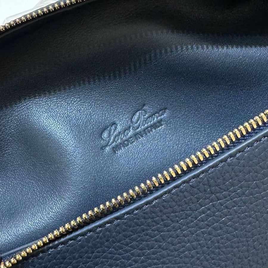 حقيبة "لورو بيانا" (Loro Piana) Extra Pocketبلون رمادي فاحم مقاس ١٩ سم
