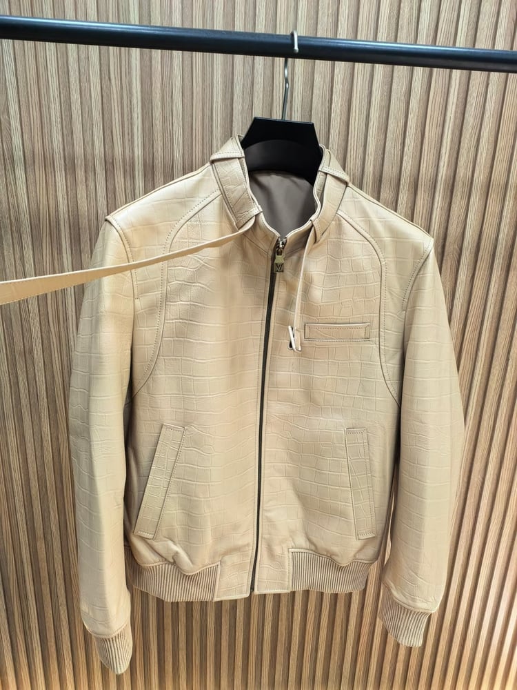 جاكيت لويس فيتون الجلدي بنقش التمساح (Louis Vuitton Crocodile-Embossed Leather Jacket)