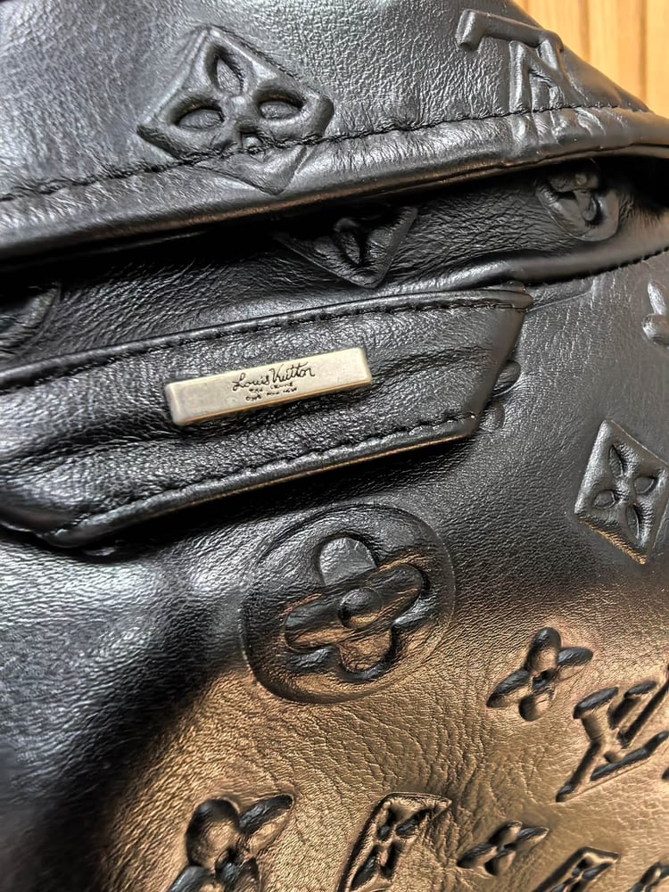 جاكيت لويس فيتون المنقوش الفاخر (Louis Vuitton Monogram Embossed Jacket)