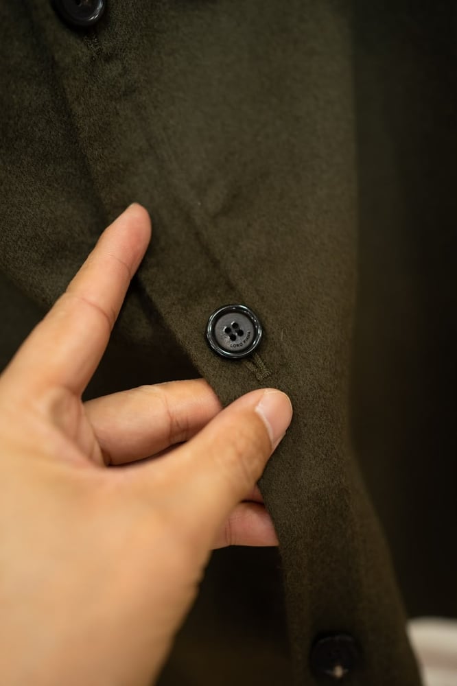 جاكيت كشمير فاخر بجيوب على الصدر من لورو بيانا (Loro Piana Men's Cashmere Overshirt / Jacket)