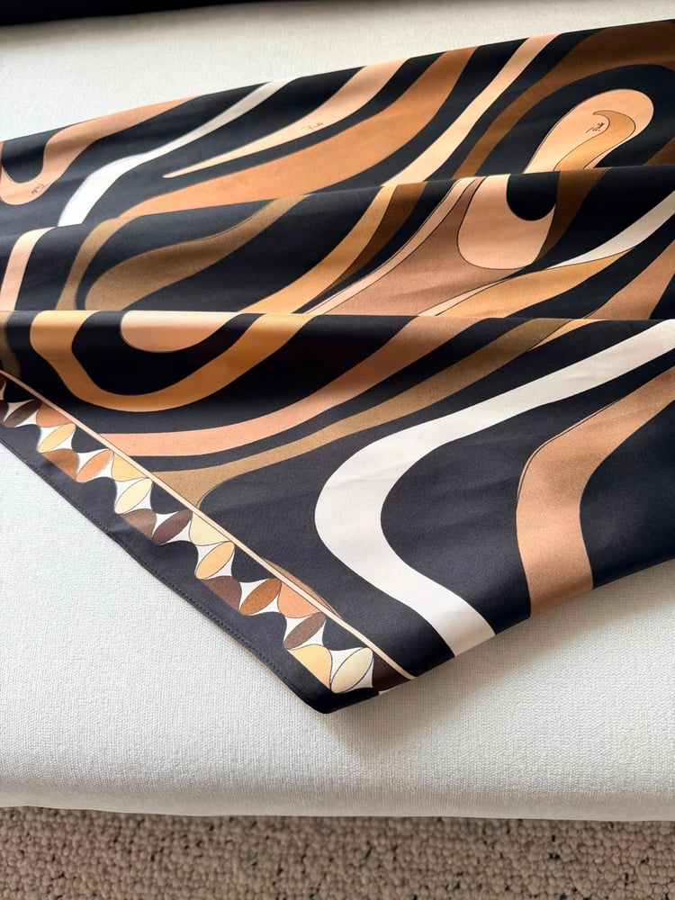فستان "بويتشي" الحريري بياقة هولتر (Pucci Silk Halter Dress)