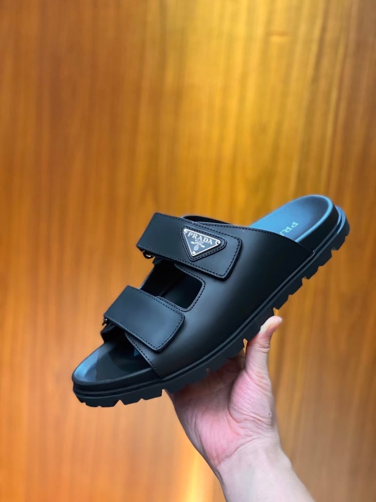 صندل / شبشب رجالي فاخر "برادا" (Prada)