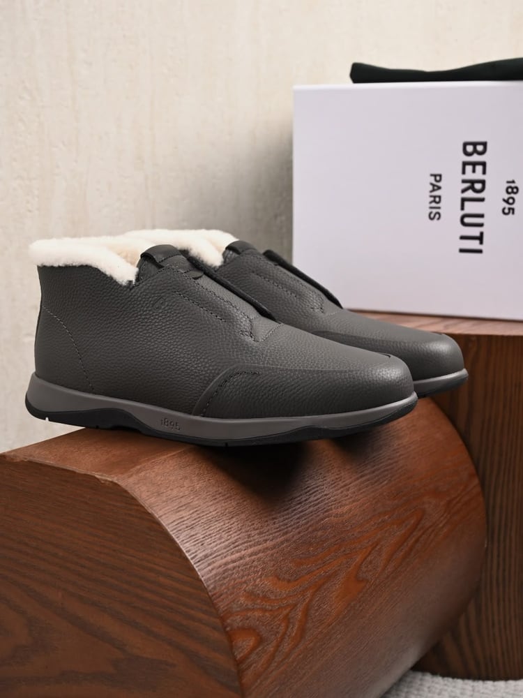حذاء شتوي رجالي فاخر مبطن بالفرو من بيرلوتي (Berluti)