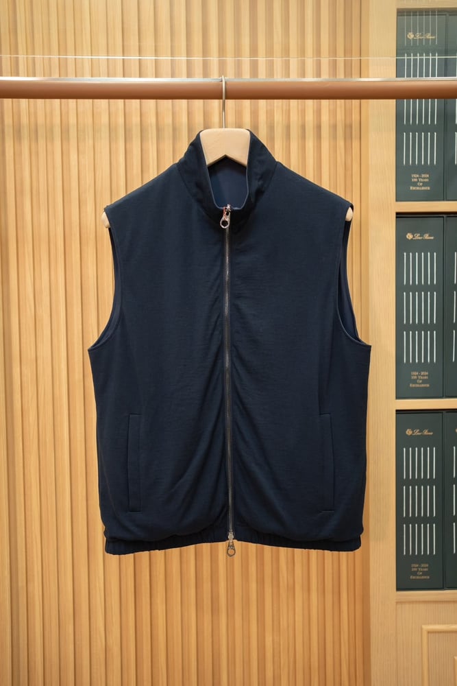 جاكيت "بومبر" الفاخر ثنائي الوجه من لورو بيانا (Loro Piana Reversible Bomber Vest)