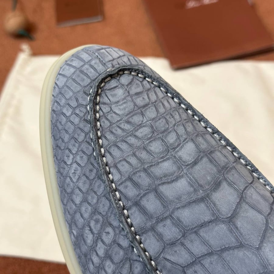 حذاء لورو بيانا الرجالي الفاخر بتصميم نقشة التمساح (Loro Piana Crocodile-Embossed Leather Mules)
