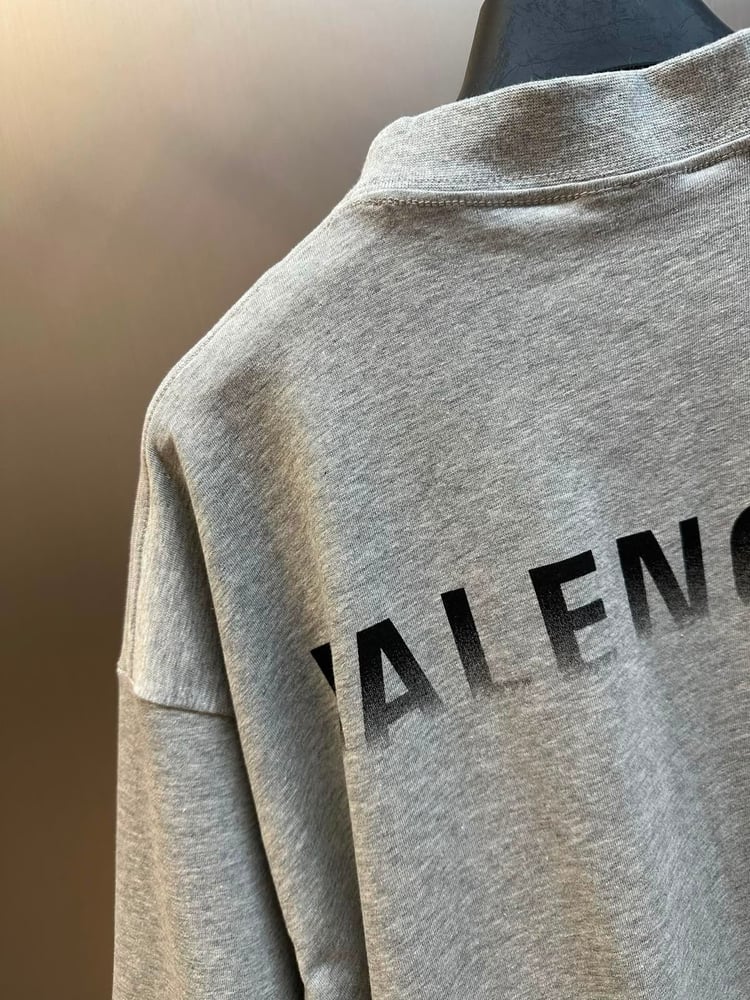 تيشرت رجالي فاخر رمادي من بالنسياغا (Balenciaga)