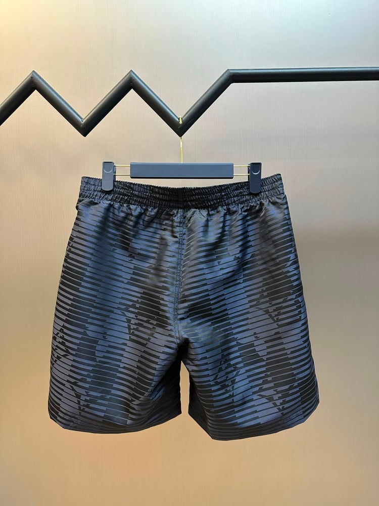شورت سباحة فاخر للرجال من لوي فيتون (Louis Vuitton Swim Shorts)