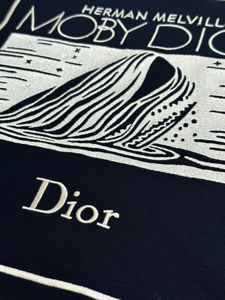 تيشيرت رجالي فاخر بتصميم موبي ديك من كريستيان ديور (Christian Dior)