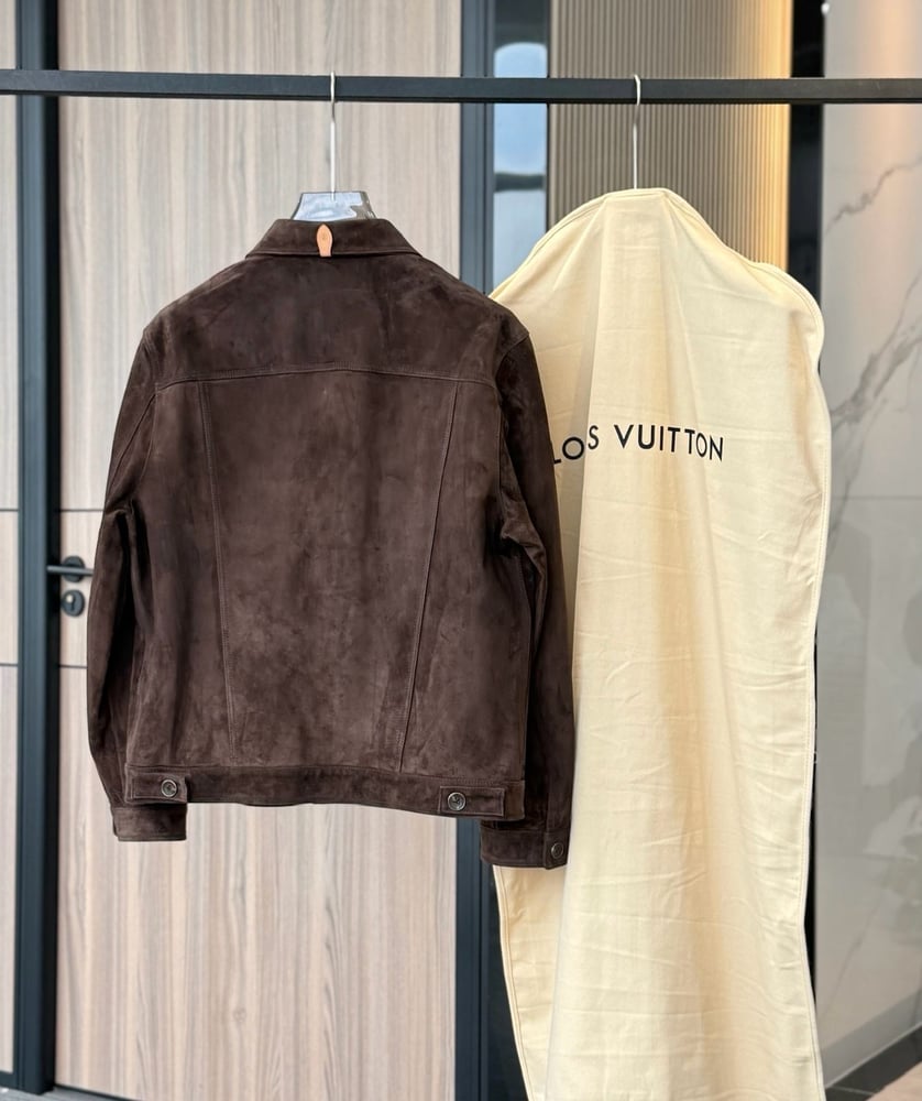 جاكيت جلد شمواه رجالي بني فاخر من لويس فويتون (Louis Vuitton)