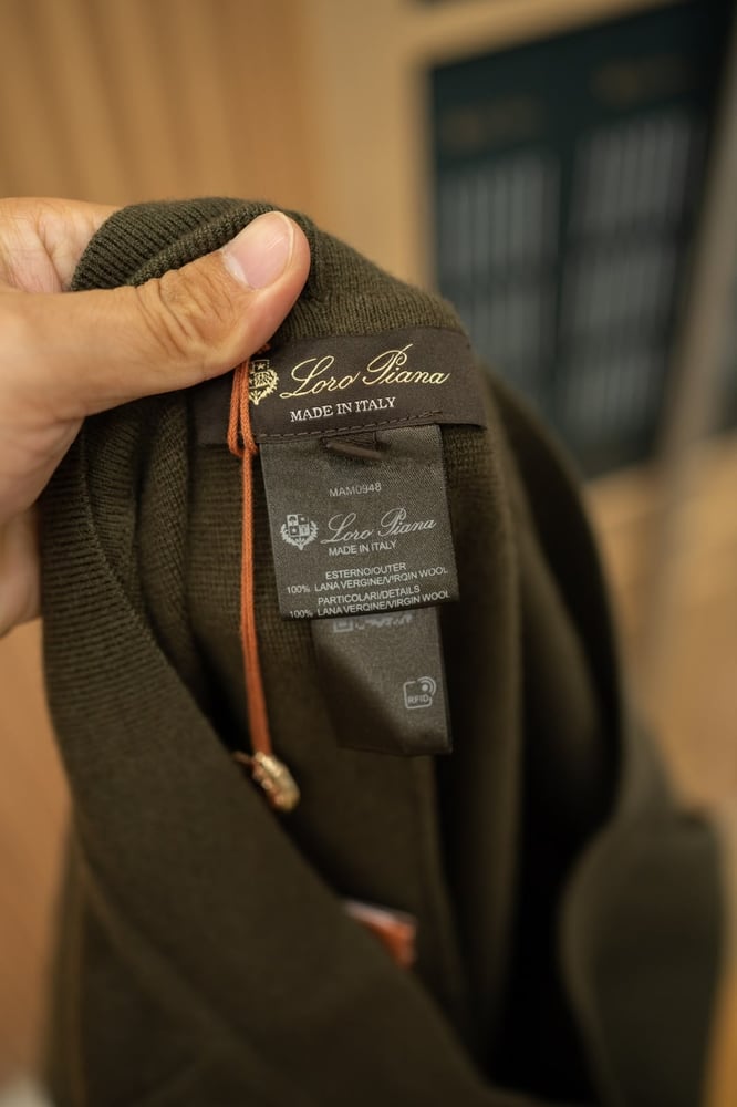 طقم تريكو فاخر بسحاب وياقة بولو من لورو بيانا (Loro Piana Full-Zip Polo Knit Tracksuit)