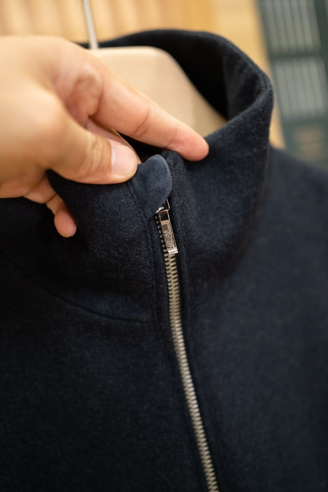 طقم كشمير فاخر بسحاب مرتفع من لورو بيانا (Loro Piana Cashmere Full-Zip Tracksuit)