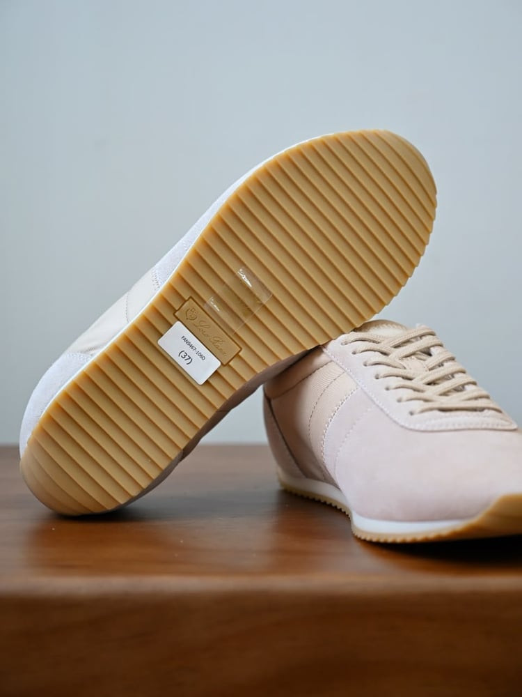 حذاء سنيكرز نسائي فاخر من لورو بيانا (Loro Piana Open Walk Sneakers)